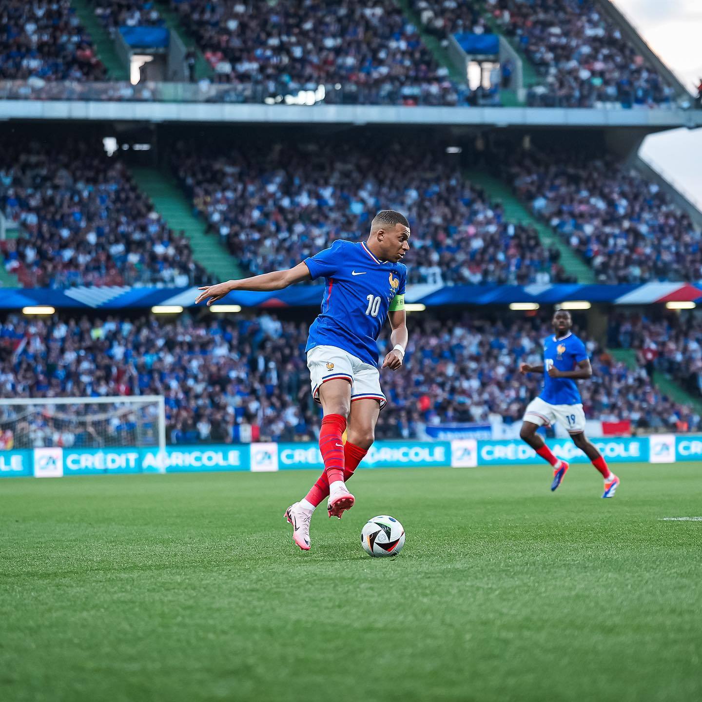 姆巴佩连续十场比赛得分超过突破纪录，法国队挑战极限！的简单介绍