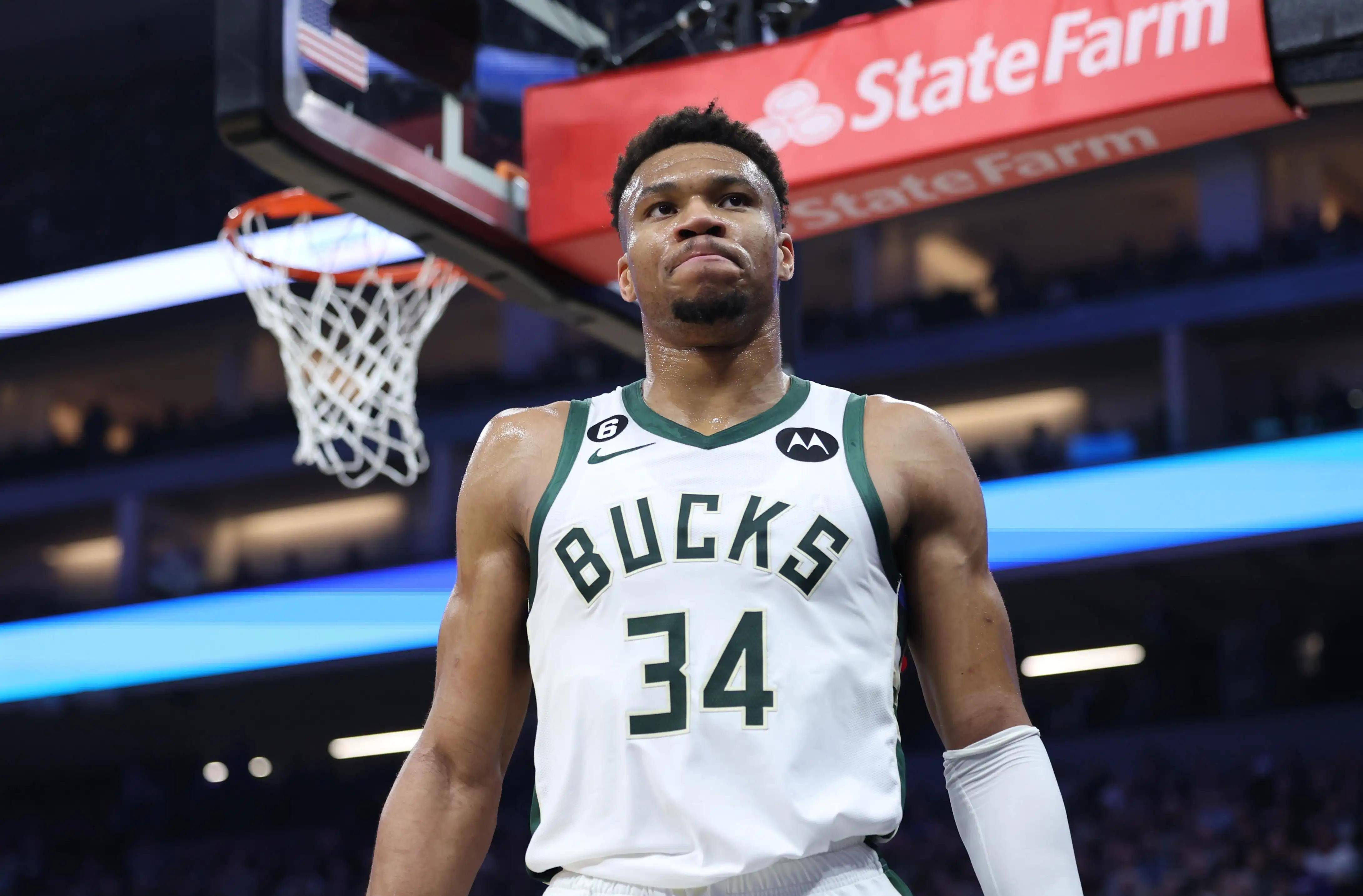 关于Scout连续十五场比赛得分超过势不可挡，雄鹿挑战极限！的信息