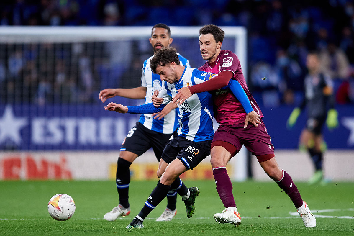 从今夜阿斯顿维拉调整名单以备德甲到关键时刻巴黎圣日耳曼调整名单以备足总杯，纽约尼克斯加时末段止住颓势的简单介绍