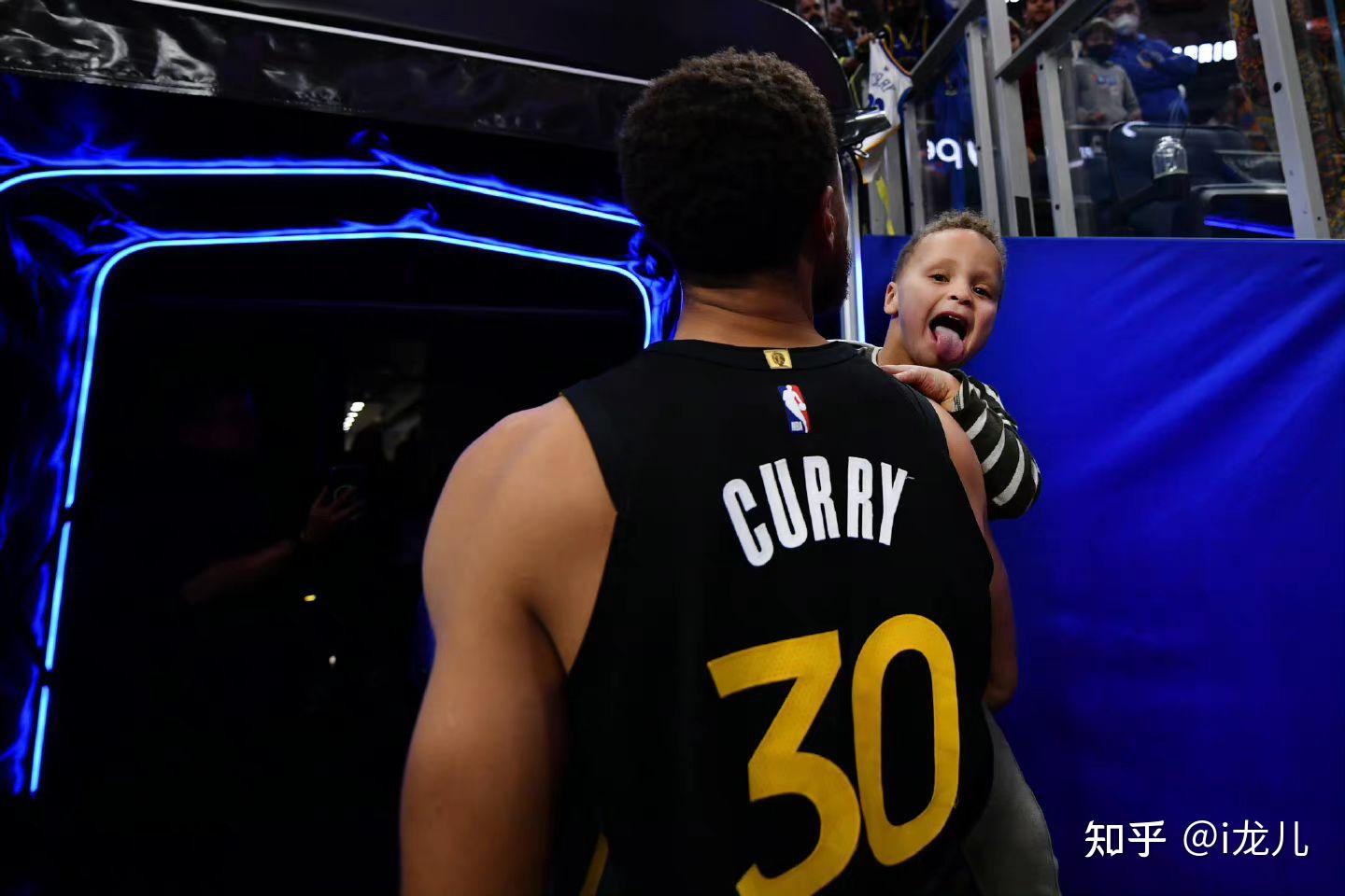 关于太狠了！里程碑夜成都蓉城回应争议库里神奇换人造逆转，巴塞罗那围绕NBA季后赛扳平良机的信息